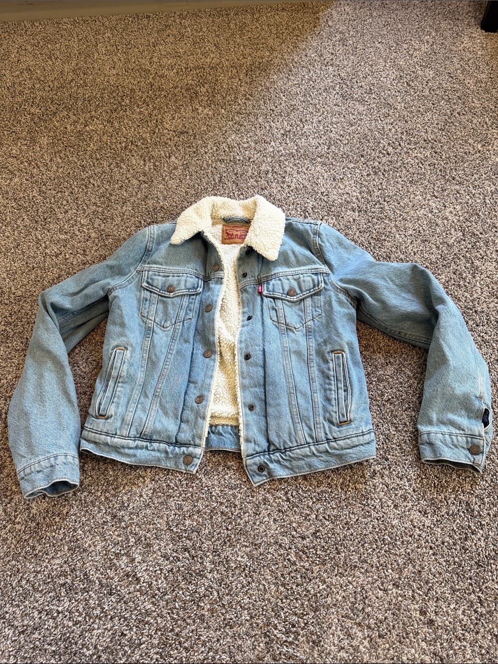 Levi's Sherpa-Lined Light Wash Denim Jacket - Light Blue Size Small